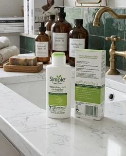 مرطوب‌کننده قوی پوست سیمپل مدل Replenishing Rich Moisturiser حجم ۱۲۵ میلی‌لیت