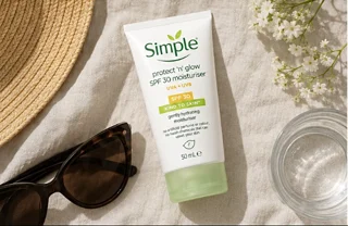 کرم مرطوب‌کننده روزانه سیمپل مدل Protect ‘N’ Glow SPF 30 Moisturiser حجم 50 میلی‌لیتر